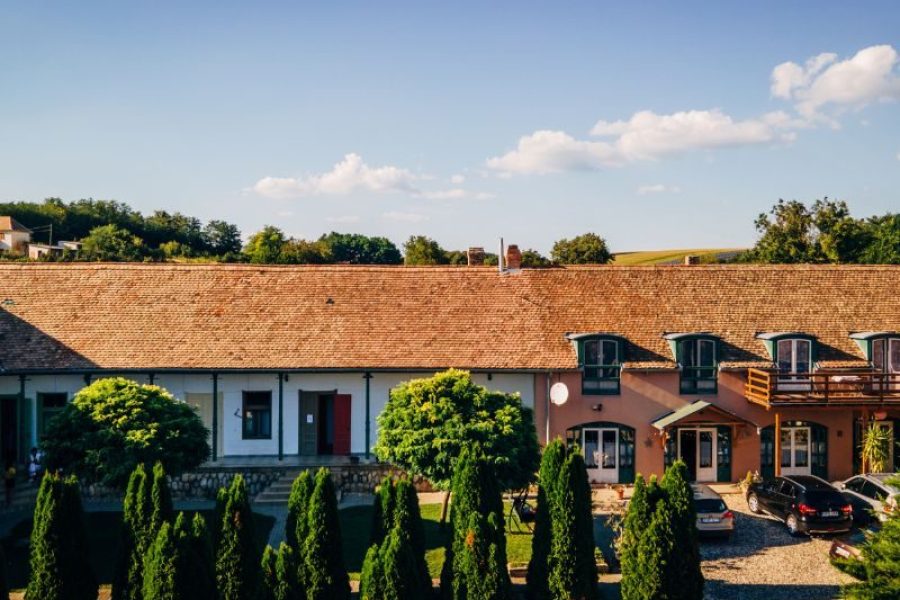 8964-es Üdülőház Izmény