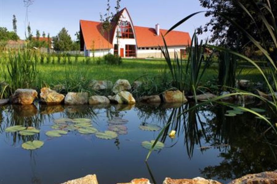 67-es Ifjúsági szállás Dinnyés