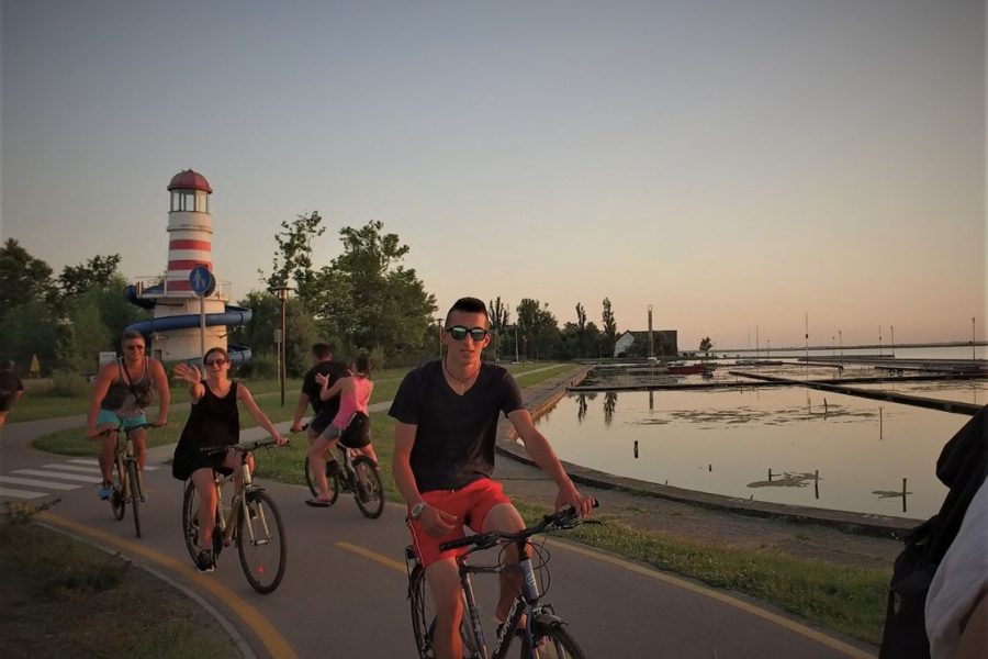 Kerékpározás a Velencei-tó körül (1501)