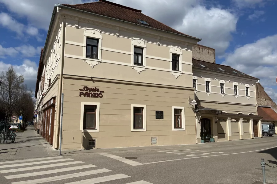 1561-es Panzió Gyula