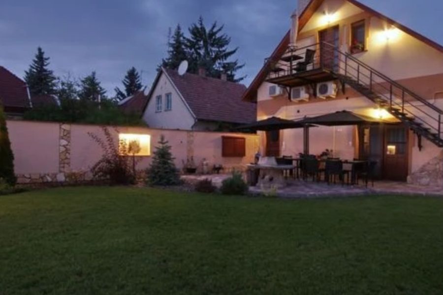 1590-es Apartman Gyula